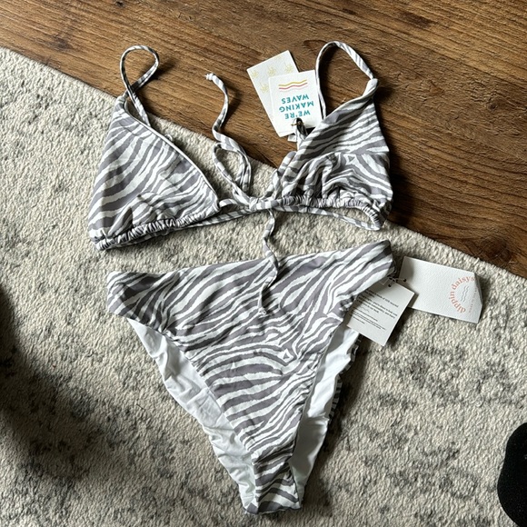 NWT Dippin’ Daisy’s Bikini - Picture 3 of 6